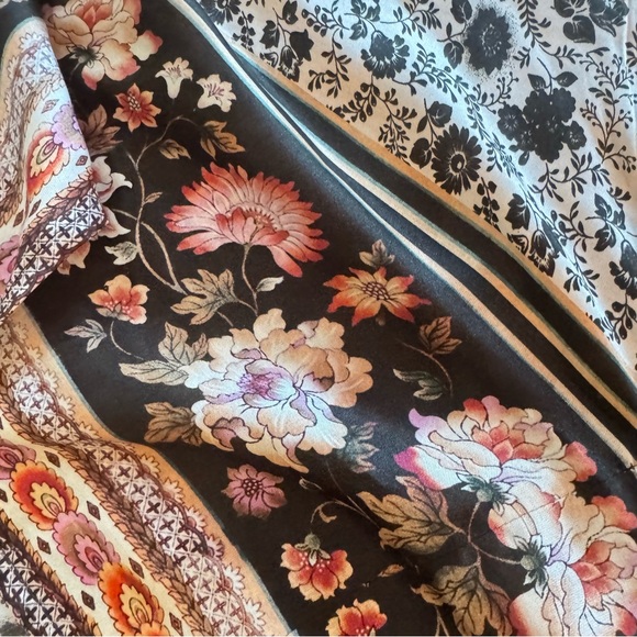 🦋Anthropologie Kachel Collab Mirrored Floral Black White Blush Silk Kimono🦋 - Picture 6 of 10